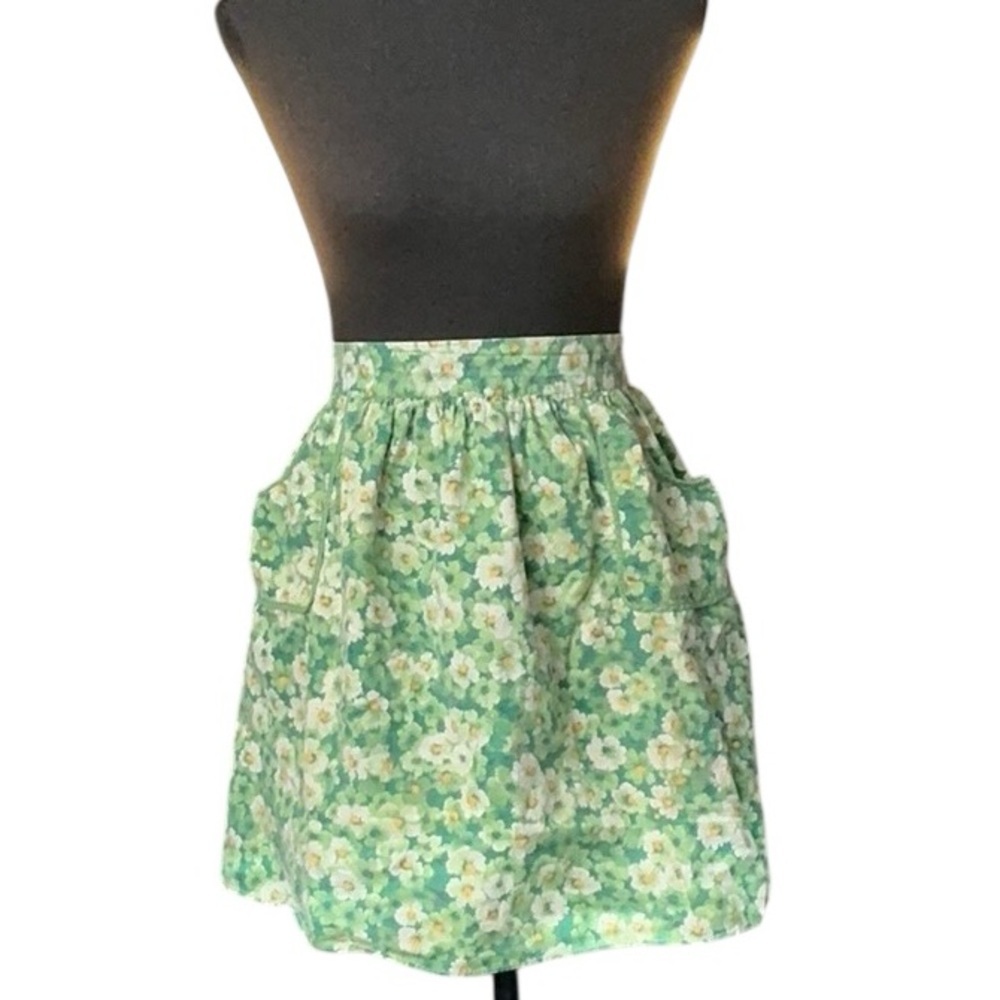 Vintage Floral Apron with Pockets